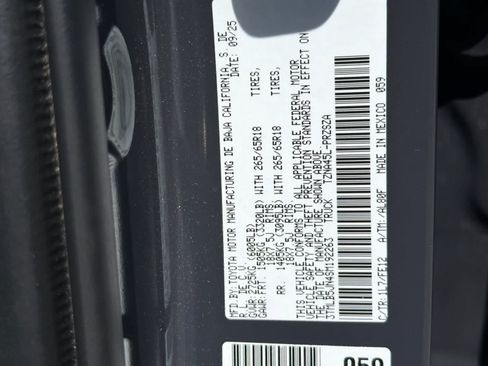 Used 2025 Toyota Tacoma TRD Sport AWD/4WD image 28