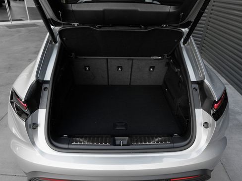 Used 2025 Porsche Macan 4S Electric image 28