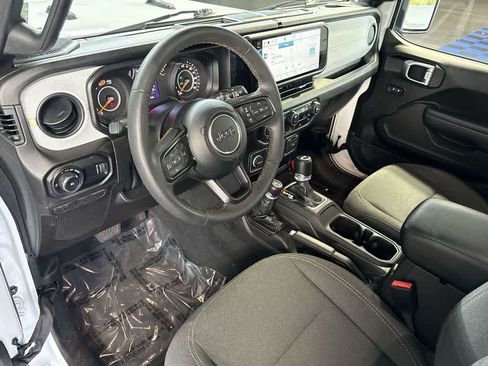 Used 2024 Jeep Wrangler Unlimited Sport AWD/4WD image 13