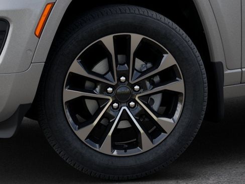 New 2025 Jeep Grand Cherokee Overland w/ Adv Protech Group III AWD/4WD image 30