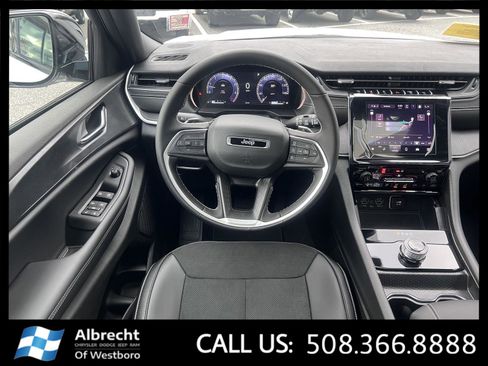 New 2025 Jeep Grand Cherokee Altitude image 20