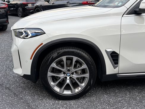 Used 2024 BMW X5 xDrive40i w/ Premium Package AWD/4WD image 4