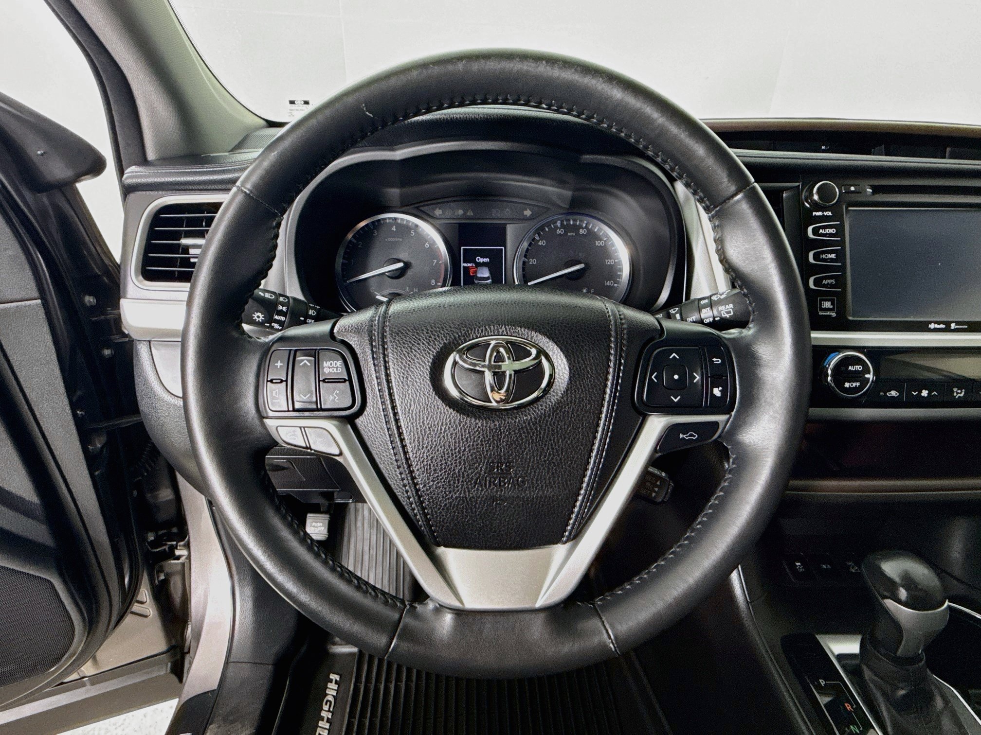 Used 2015 Toyota Highlander Limited w/ Driver Technology Package AWD/4WD image 13