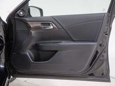 Used 2016 Honda Accord EX-L image 38