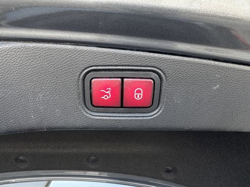 Used 2018 Mercedes-Benz E 400 4MATIC Coupe image 16