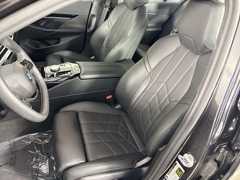 Used 2025 BMW 530i xDrive image 19