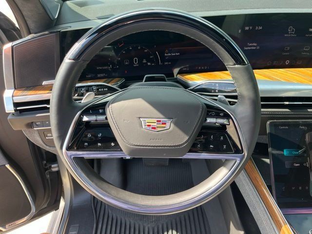 Certified 2025 Cadillac Escalade ESV Sport Platinum w/ LPO, Floor Liner Package AWD/4WD image 19