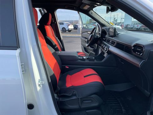 Used 2025 Honda Pilot TrailSport image 16