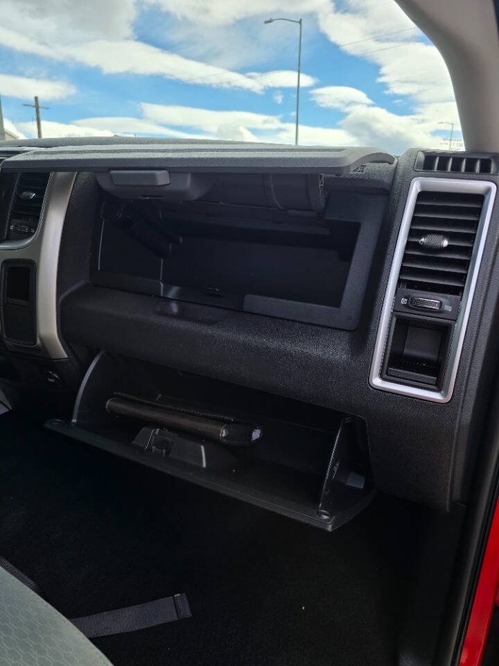 Used 2016 RAM 1500 Classic SLT AWD/4WD image 21