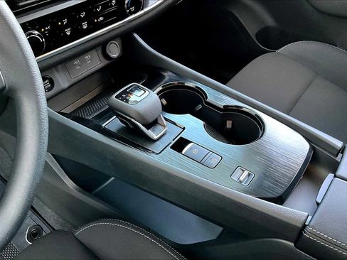 New 2026 Nissan Rogue S image 7