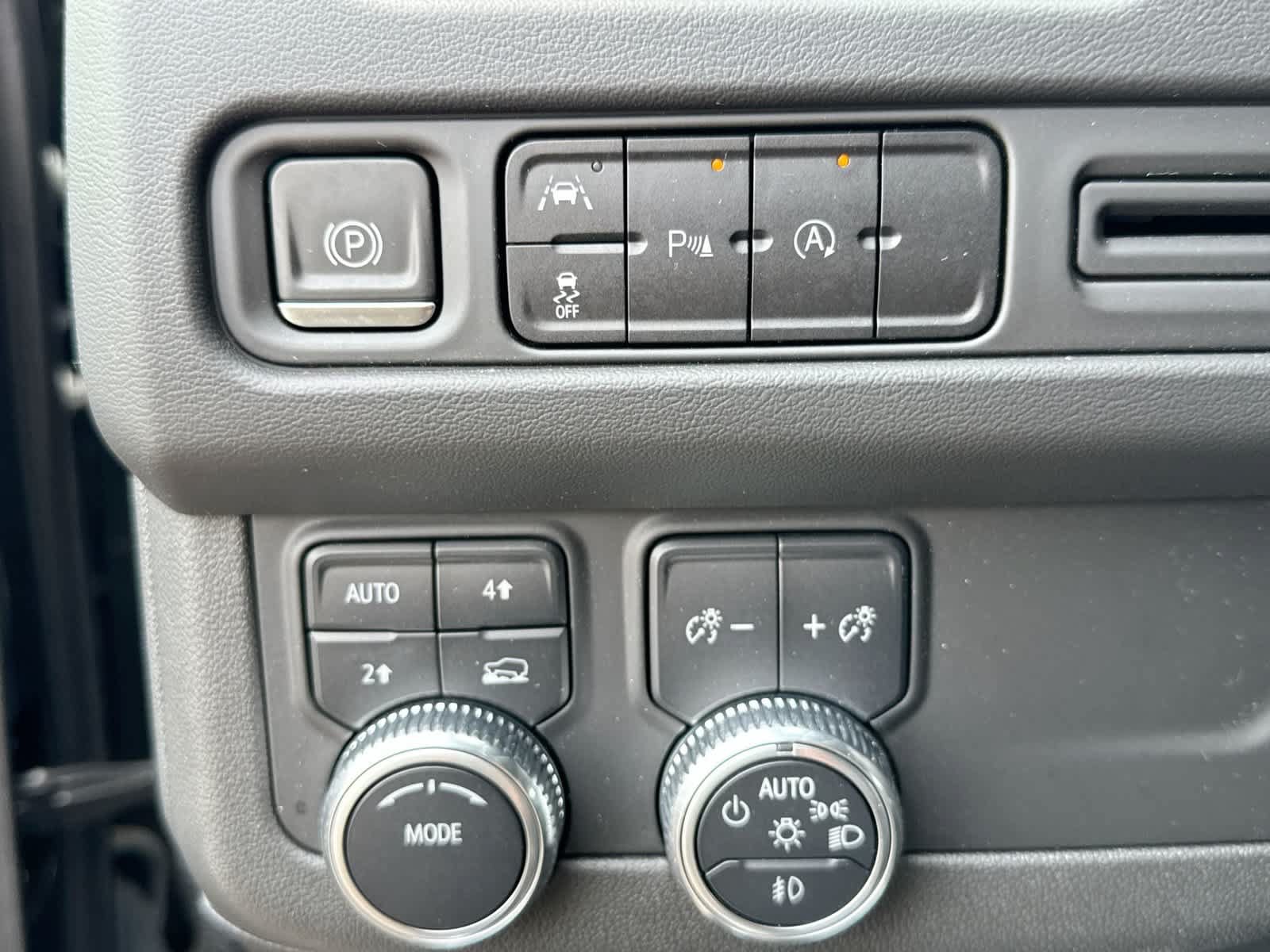 Used 2023 GMC Yukon SLT AWD/4WD image 17
