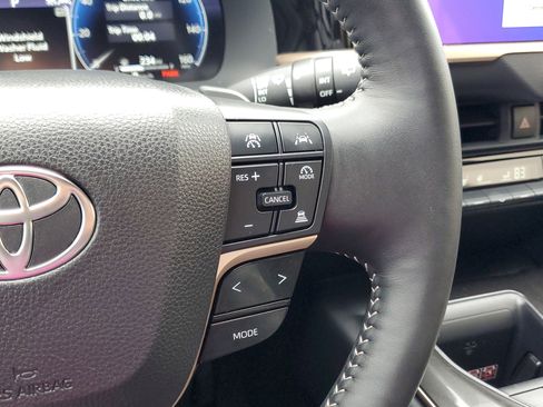 Used 2025 Toyota Crown Signia XLE image 26