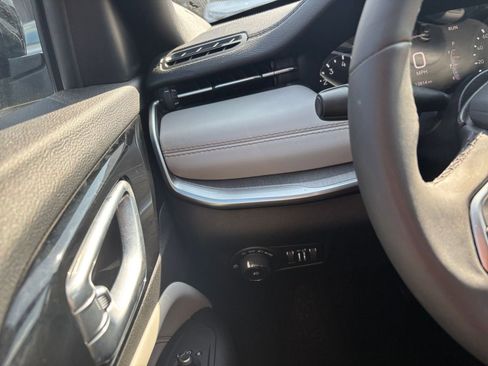 Used 2025 Jeep Compass Limited image 34