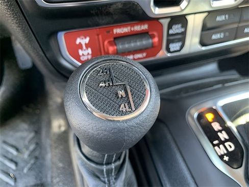 New 2024 Jeep Gladiator Rubicon w/ Technology Group image 59