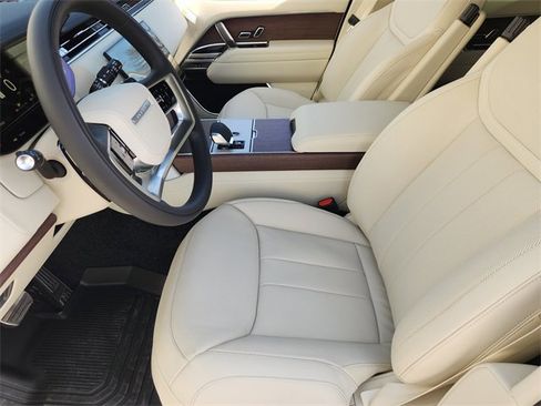New 2026 Land Rover Range Rover SE image 8