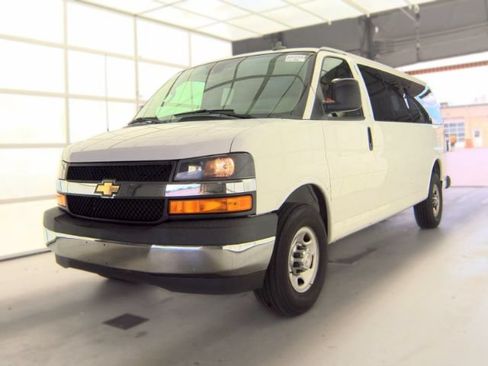 Used 2019 Chevrolet Express 3500 LT w/ LT Preferred Equipment Group RWD image 3