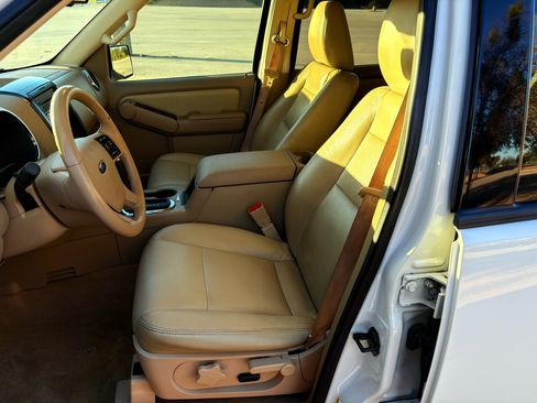 Used 2010 Ford Explorer XLT image 44