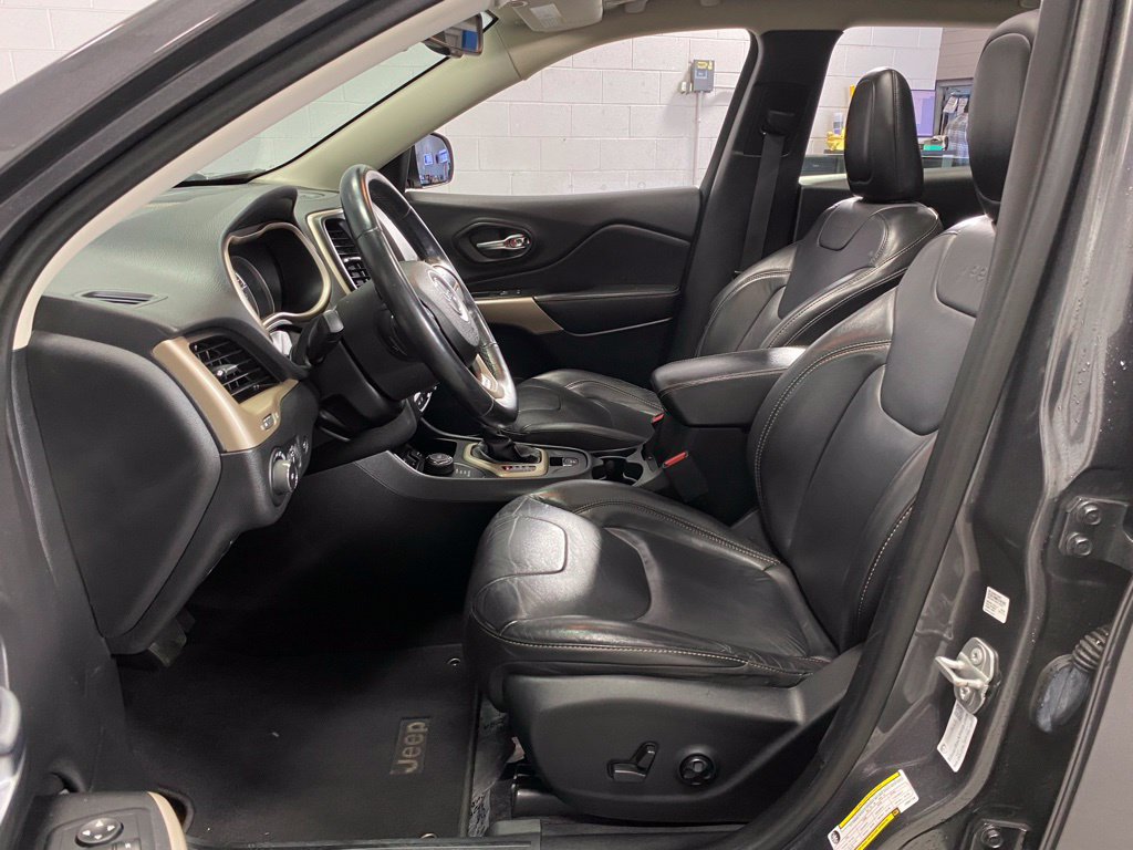 Used 2018 Jeep Cherokee Limited AWD/4WD image 16