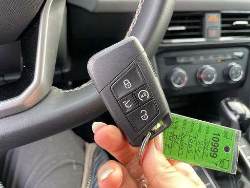 Used 2022 Volkswagen Taos SE image 24