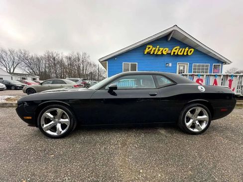 Used 2013 Dodge Challenger SXT Plus image 2