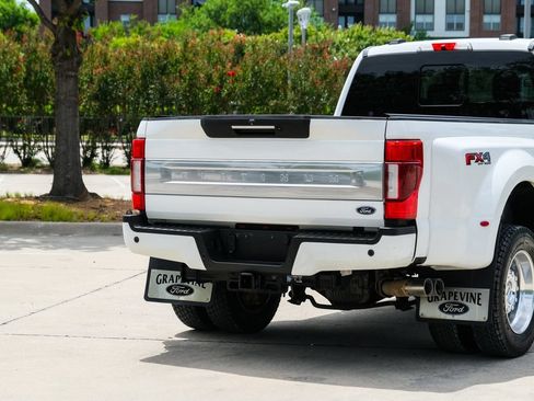 Used 2022 Ford F450 Platinum w/ FX4 Off-Road Package AWD/4WD image 24