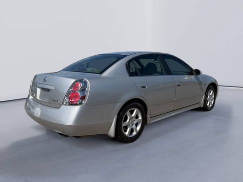 Used 2005 Nissan Altima 2.5 S w/ (F01) Convenience Pkg FWD image 3
