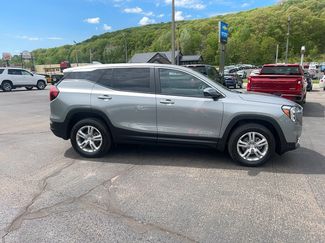 Used 2023 GMC Terrain SLE video 4