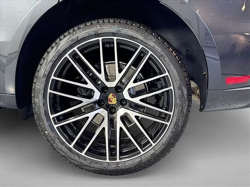 Certified 2026 Porsche Macan AWD/4WD image 20