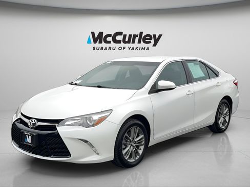 Used 2017 Toyota Camry SE image 1