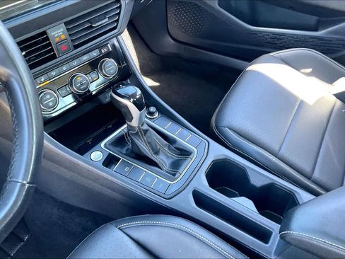 Used 2024 Volkswagen Jetta SE image 17