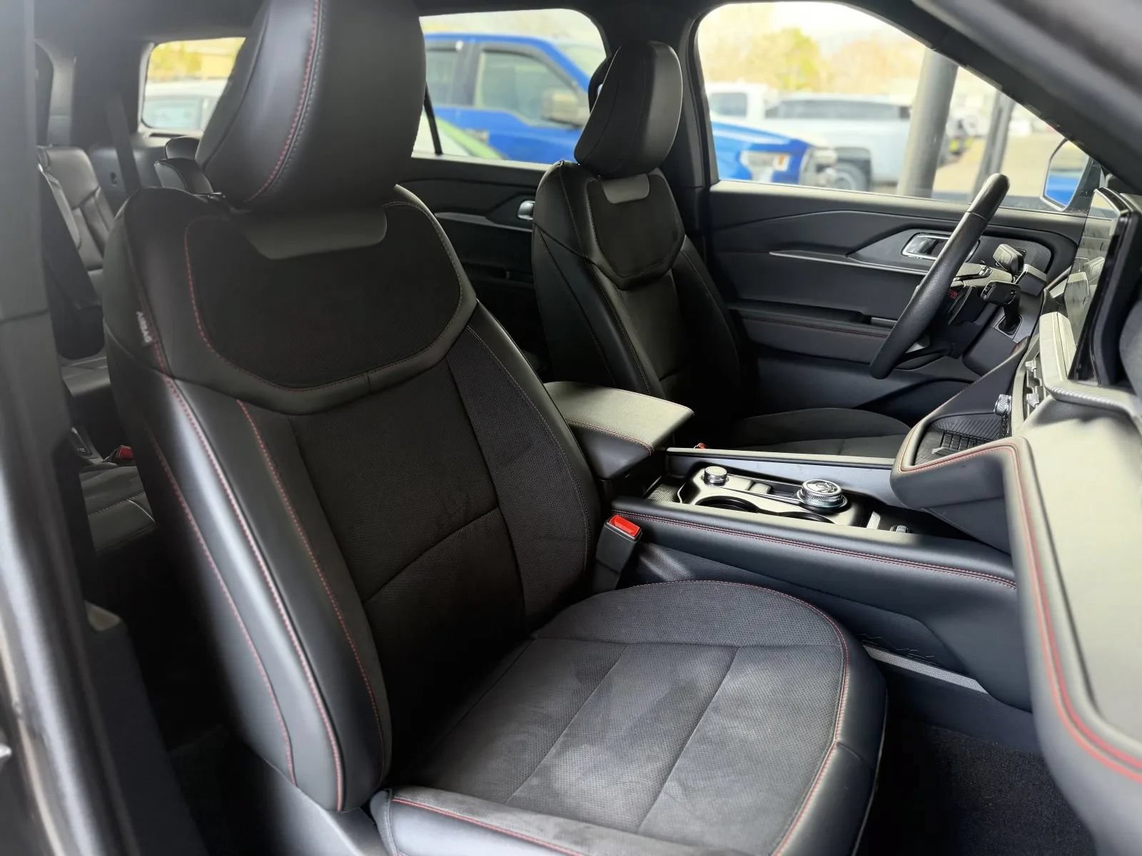 Used 2025 Ford Explorer ST AWD/4WD image 21