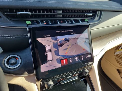 New 2025 Jeep Grand Cherokee L Limited w/ Luxury Tech Group II AWD/4WD image 18