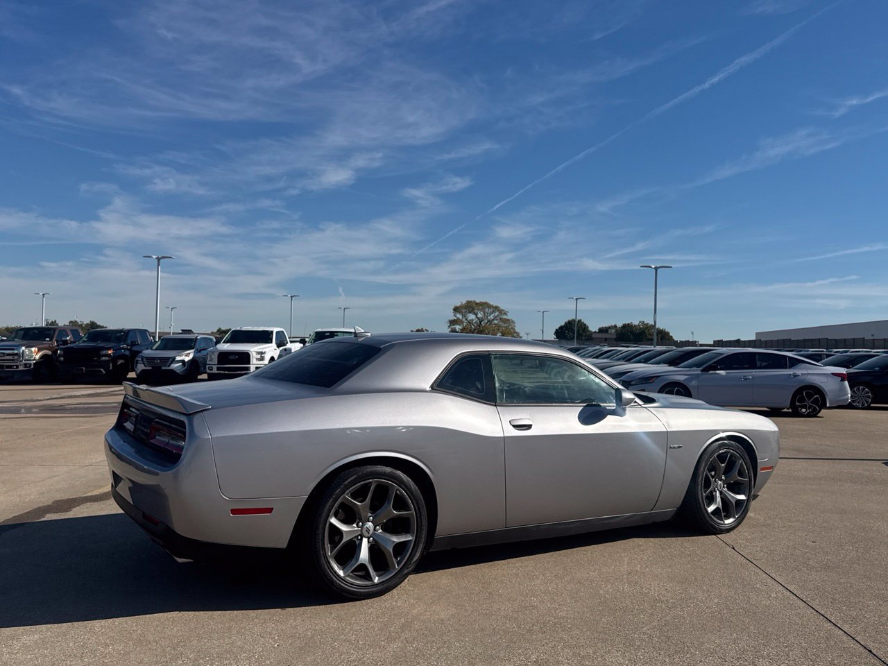 Used 2017 Dodge Challenger R/T w/ Driver Convenience Group RWD image 29
