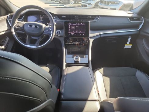 New 2025 Jeep Grand Cherokee Altitude image 11