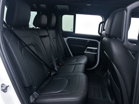 Used 2023 Land Rover Defender 110 S image 32