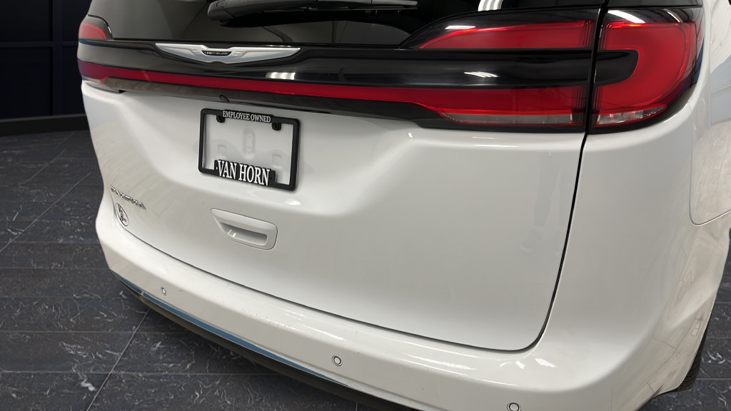 Used 2024 Chrysler Pacifica Touring-L FWD image 38