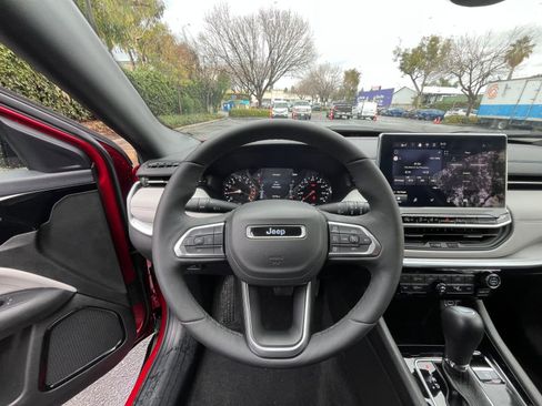 Used 2025 Jeep Compass Limited image 35