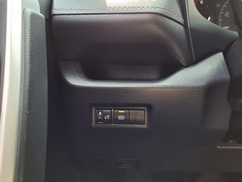 Used 2025 Toyota RAV4 XLE AWD/4WD image 18