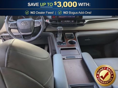Used 2022 Toyota Sienna XLE image 17