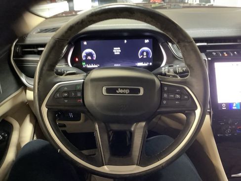 Used 2022 Jeep Grand Cherokee Limited image 27
