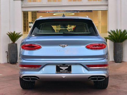 Used 2023 Bentley Bentayga Extended Wheelbase image 10