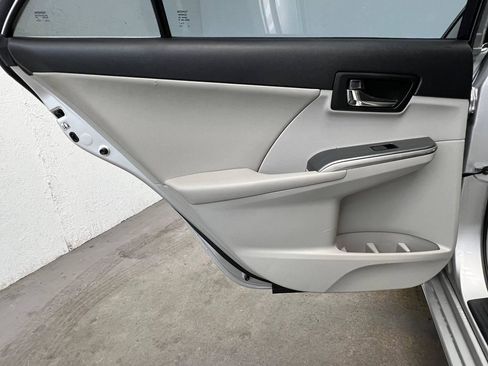 Used 2013 Toyota Camry XLE FWD image 9