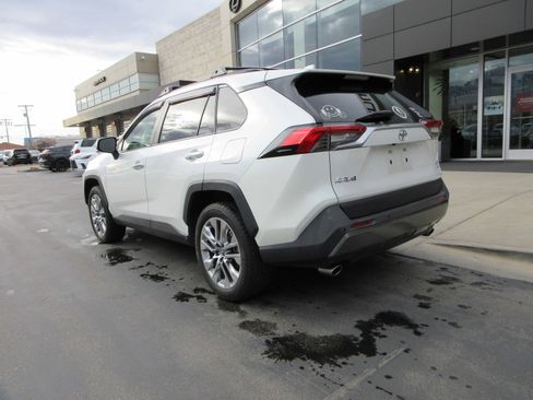 Used 2019 Toyota RAV4 Limited image 5