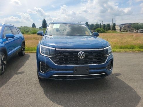 Used 2026 Volkswagen Atlas SEL Premium R-Line AWD/4WD image 2