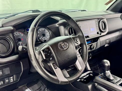 Used 2022 Toyota Tacoma TRD Off-Road AWD/4WD image 37