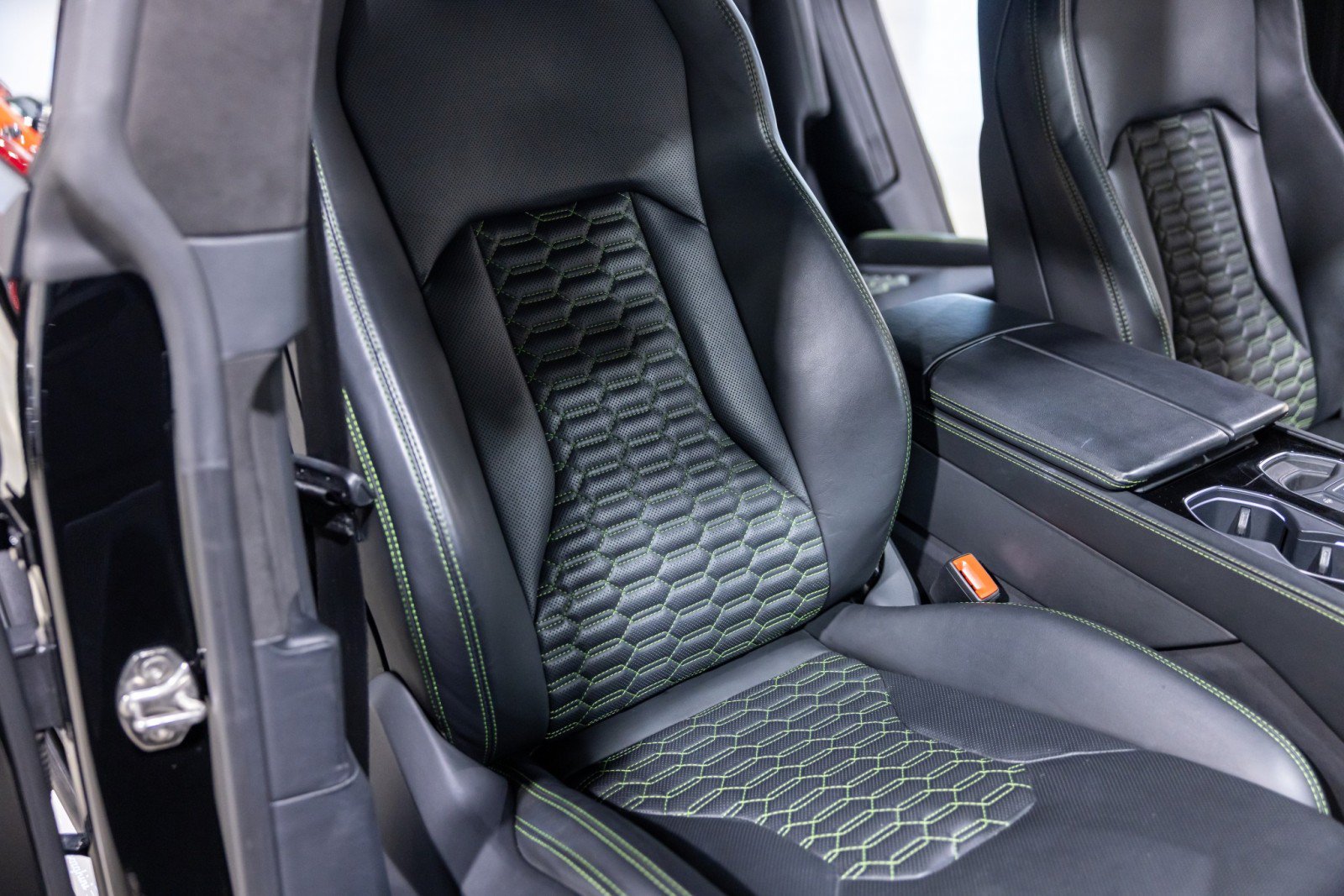 Used 2022 Lamborghini Urus AWD/4WD image 32