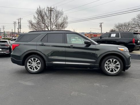 Used 2022 Ford Explorer XLT w/ Equipment Group 202A image 2