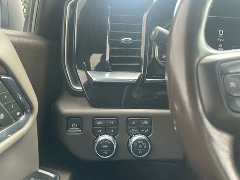 Used 2022 GMC Sierra 1500 SLT w/ SLT Premium Plus Package AWD/4WD image 12