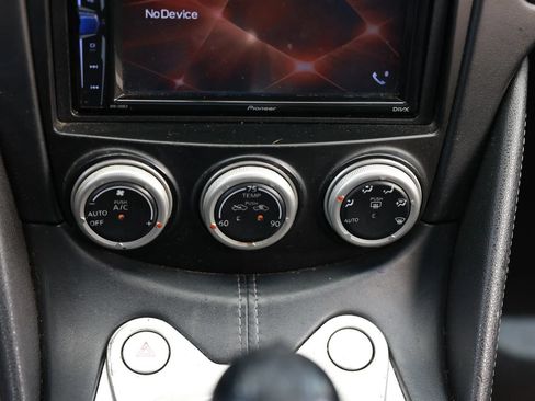 Used 2014 Nissan 370Z Coupe RWD image 27