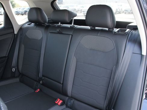 New 2026 Volkswagen Taos SE FWD image 29